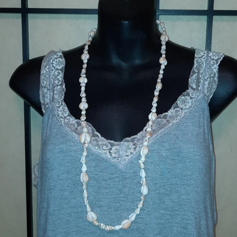 3 Seashell Necklaces Beautiful - Picture 2 of 7